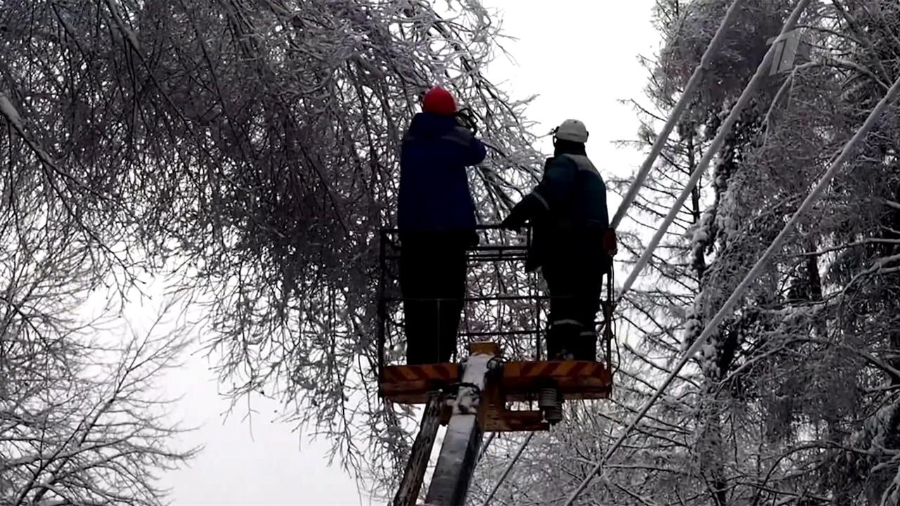 Уважаемые жители Медведского и Уторгошского сельских поселений! К сожалению, в результате повреждения 8 линии ЛЭП возникли перебои с электроснабжением.